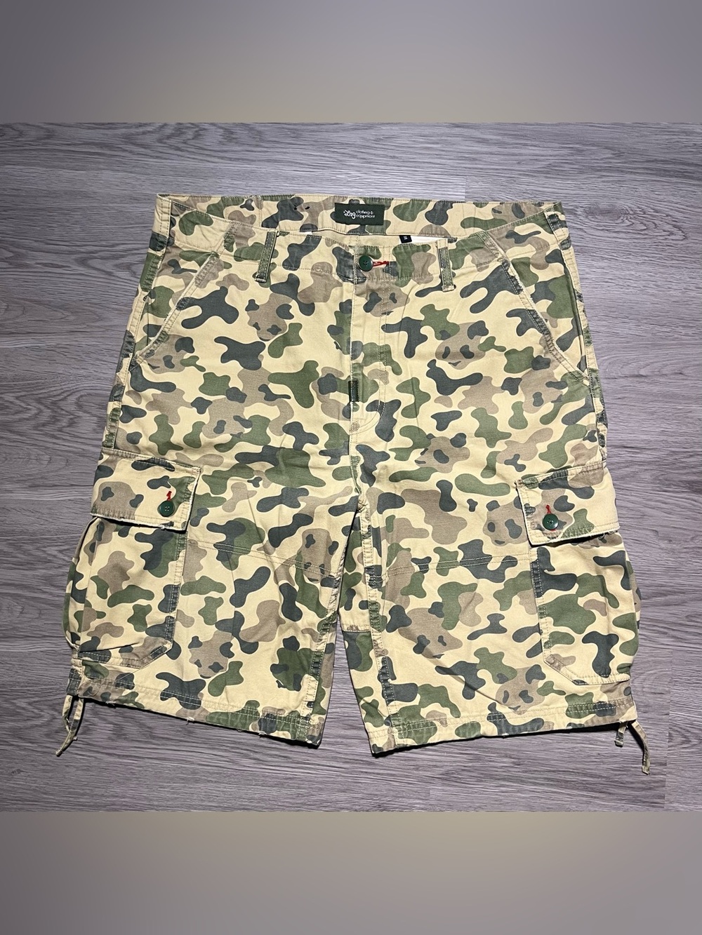 2000s LRG lifted research group baggy panda camo cargo shorts, men’s 36
